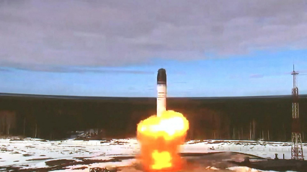 Medzikontinentálna balistická raketa Sarmat odpálená počas testu na kozmodróme Plesetsk v Archangeľskej oblasti v Rusku v apríli 2022. ILUSTRAČNÉ FOTO: REUTERS