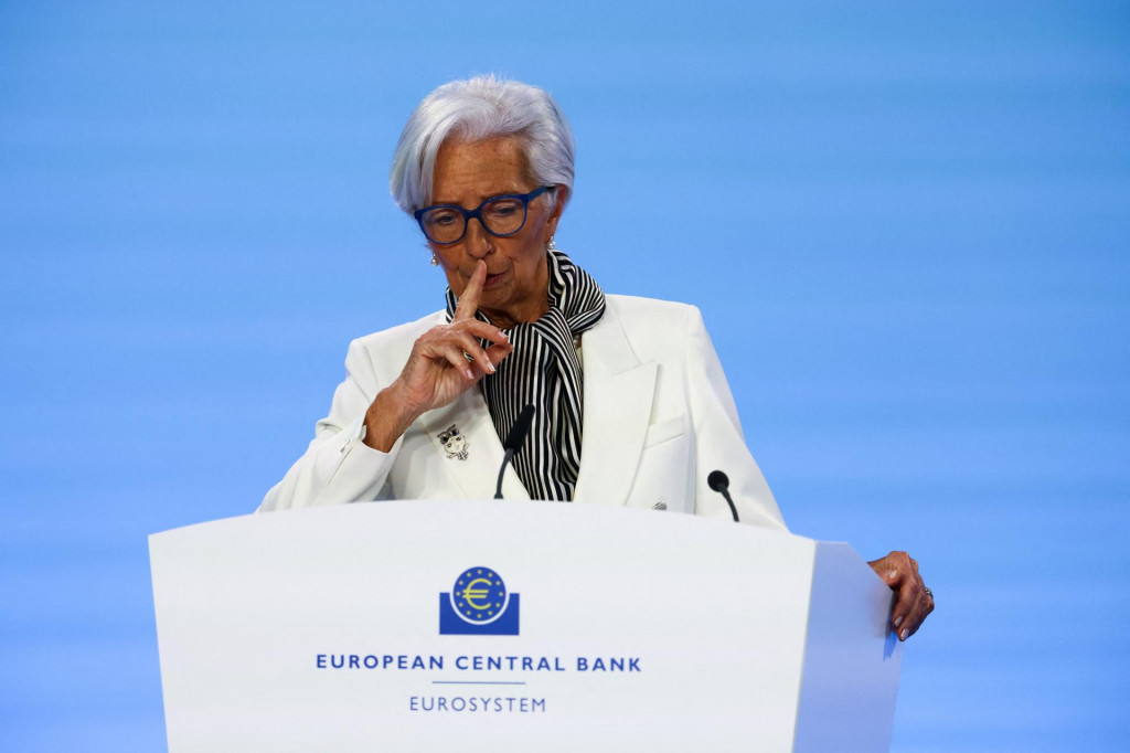 Prezidentka ECB Christine Lagardová gestikuluje na tlačovej konferencii po januárovom zasadnutí Rady guvernérov, ktoré prinieslo posun očakávaní znižovania úrokových sadzieb. FOTO: REUTERS