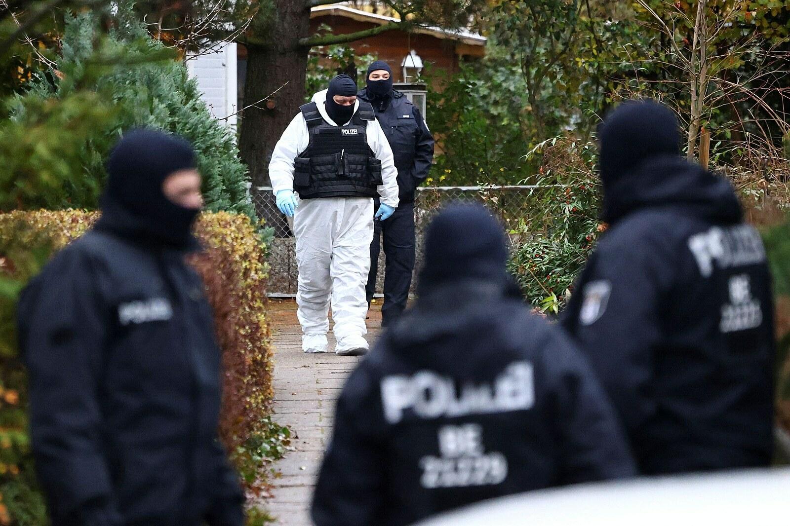 Nemecká polícia zaistila zbrane u muža spájaného s hnutím Ríšski občania, chcú zvrhnúť vládu