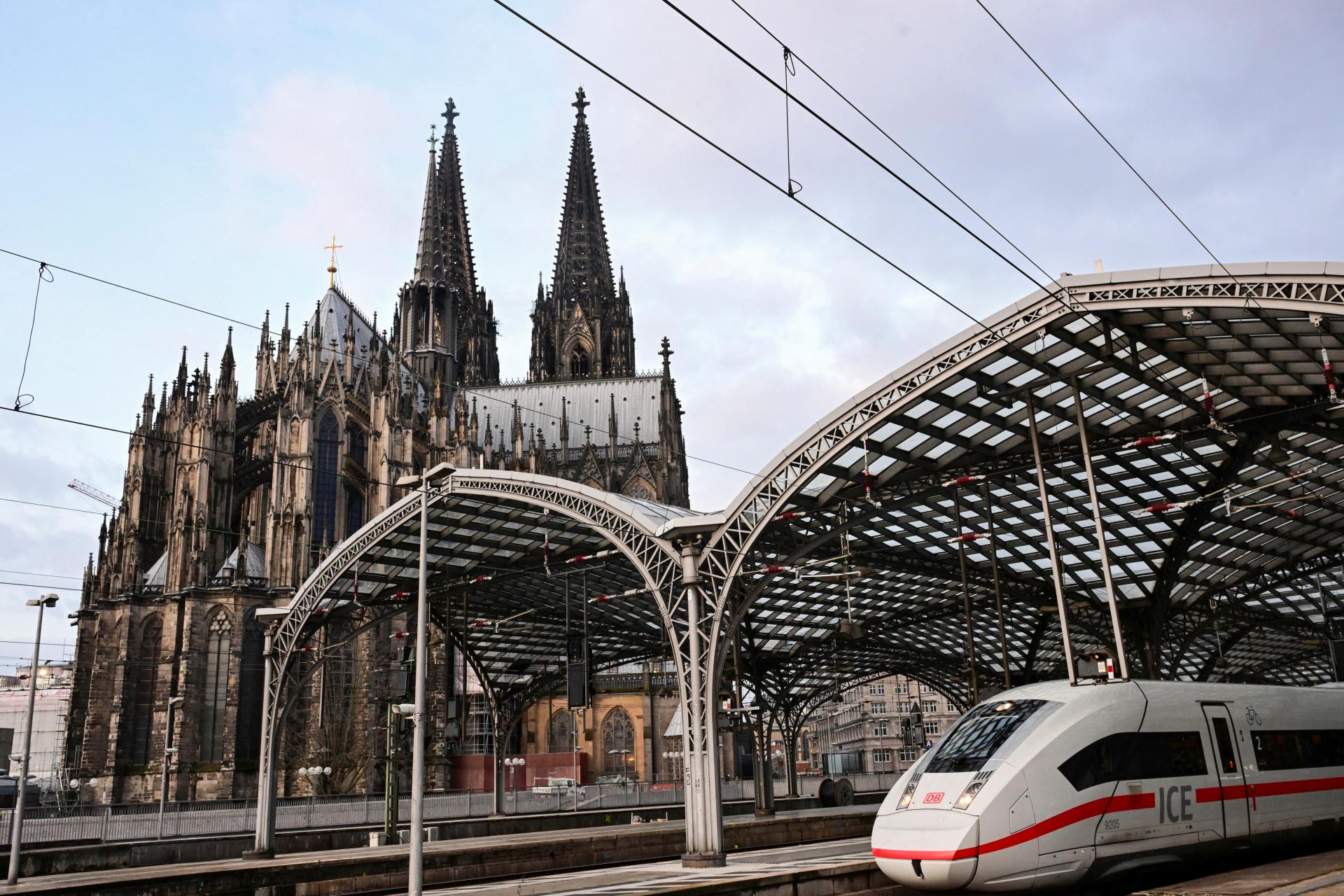 Štrajk nemeckých rušňovodičov skončí skôr, Deutsche Bahn a odbory chcú rokovať