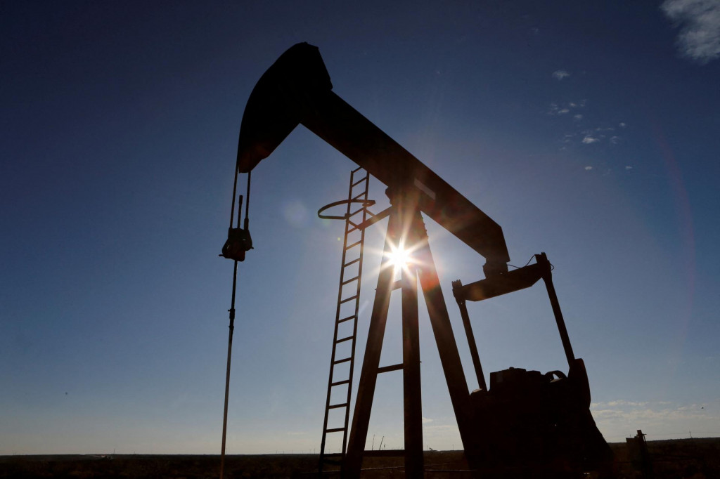 Cena severomorskej ropnej zmesi Brent s dodávkou v marci vzrástla na záver piatkového obchodovania o 1,12 dolára. ILUSTRAČNÉ FOTO: Reuters