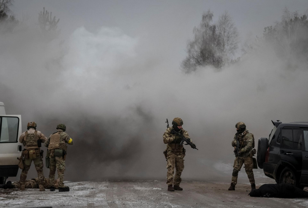 Ukrajinskí vojaci počas cvičenia blízko bieloruských hraníc. FOTO: Reuters
