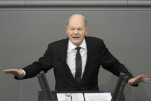 Nemecký kancelár Olaf Scholz reční v nemeckom Bundestagu. FOTO: TASR/AP