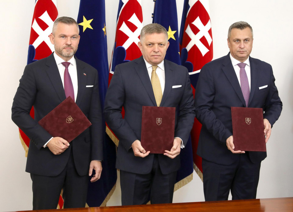 Podpis koaličnej zmluvy. FOTO: HN/Pavol Funtál