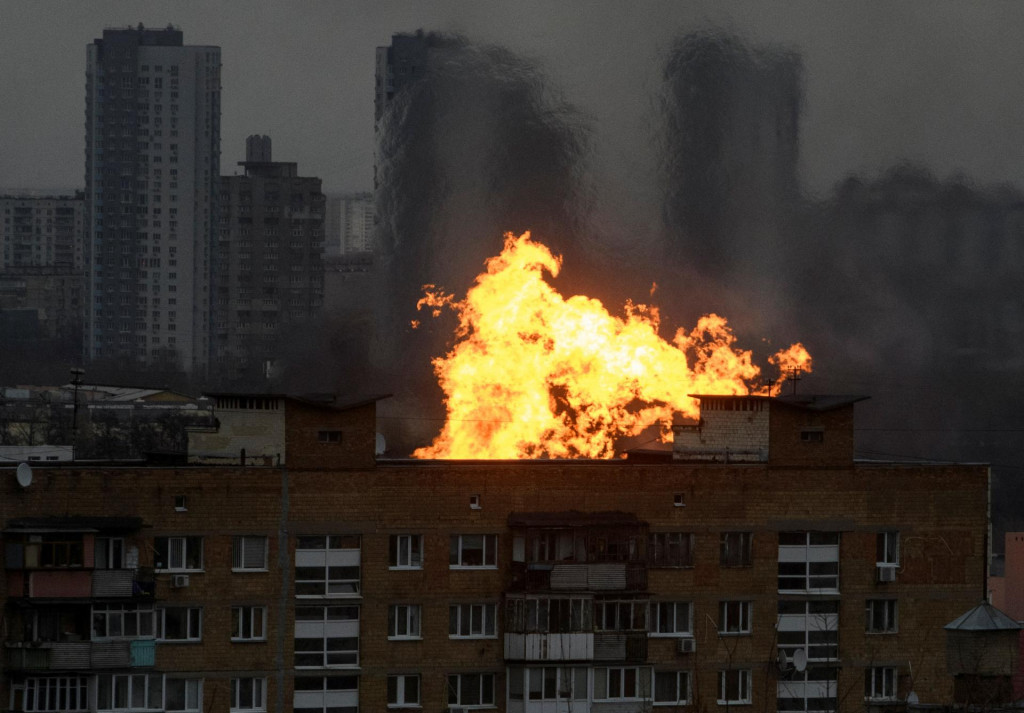 Januárová exolózia v Kyjeve, ktorá sa odohrala následkom ruského útoku. FOTO: Reuters
