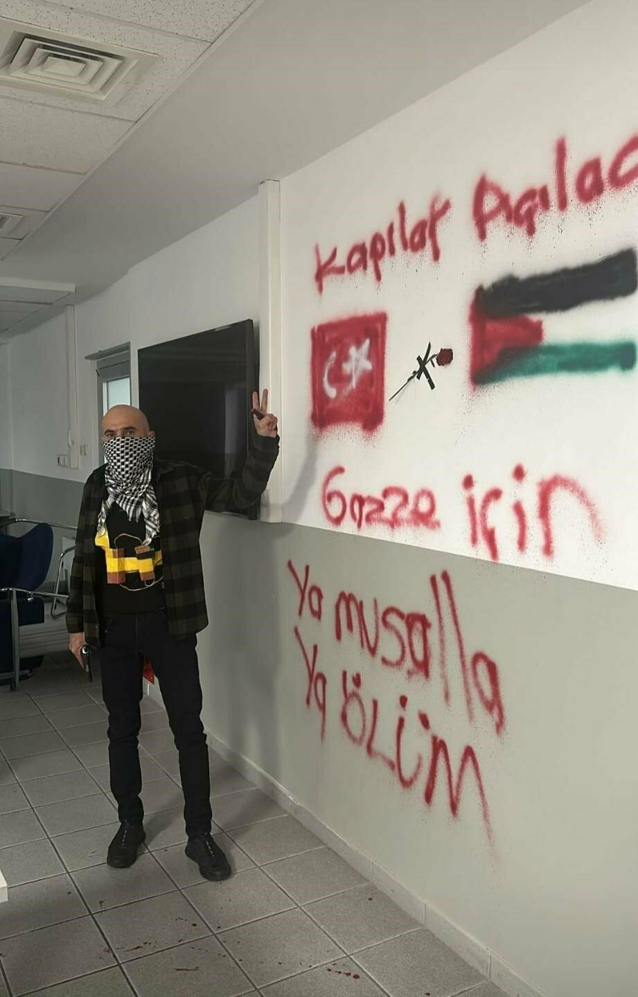 Ozbrojenec v Istanbule drží sedem zamestnancov americkej firmy ako rukojemníkov