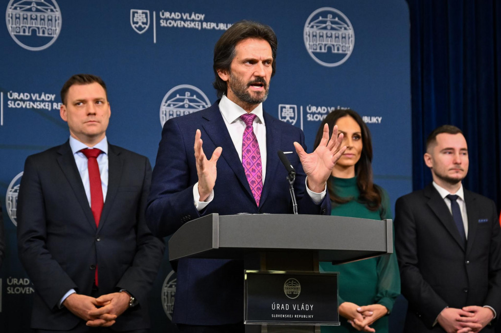 Minister obrany Robert Kaliň&aacute;k počas tlačovej konferencie v r&aacute;mci rokovania vl&aacute;dy. FOTO: TASR/Pavol Zachar