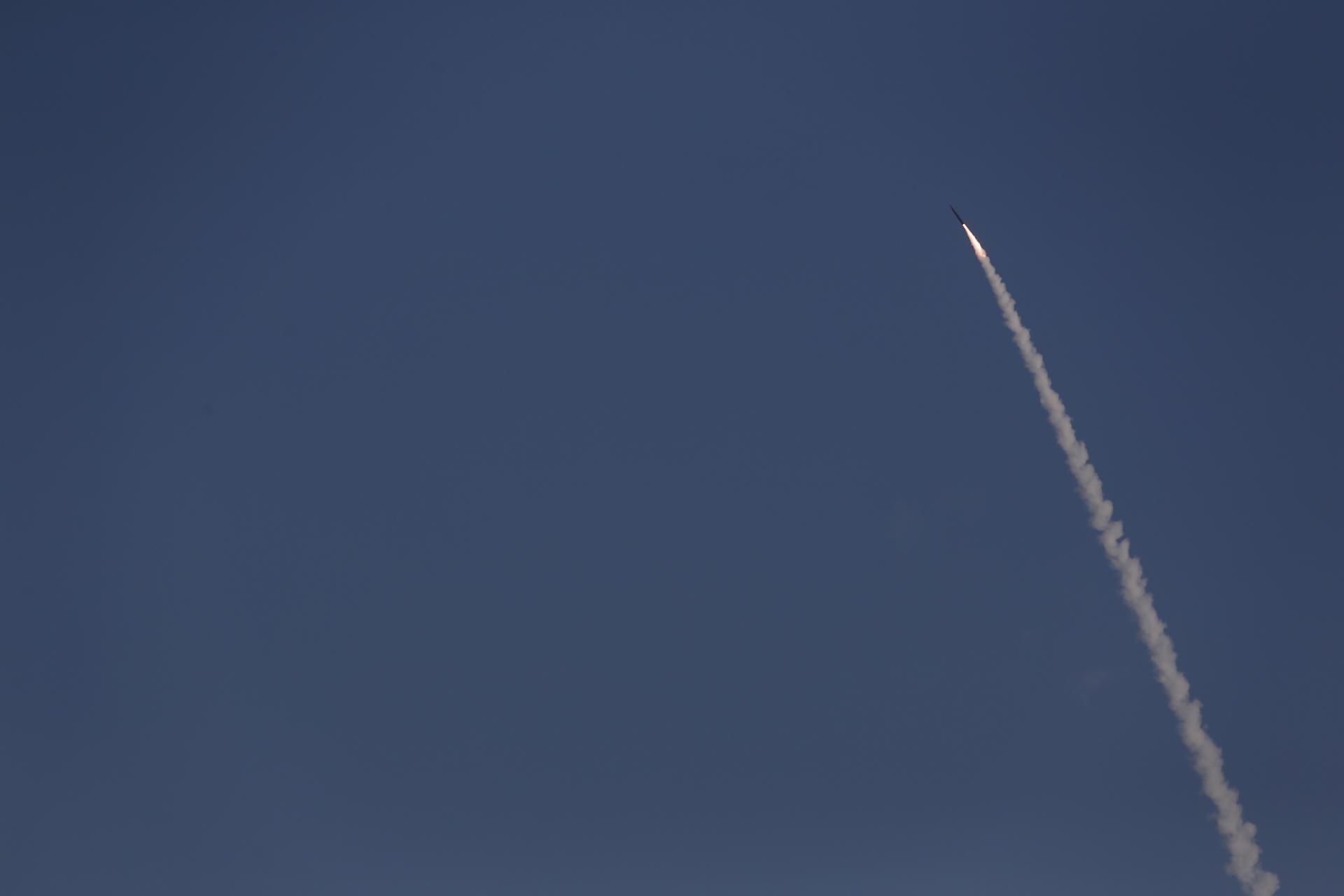 Izrael zachytil raketu blížiacu sa z juhu, zrejme ju vypálili jemenskí húsíovia