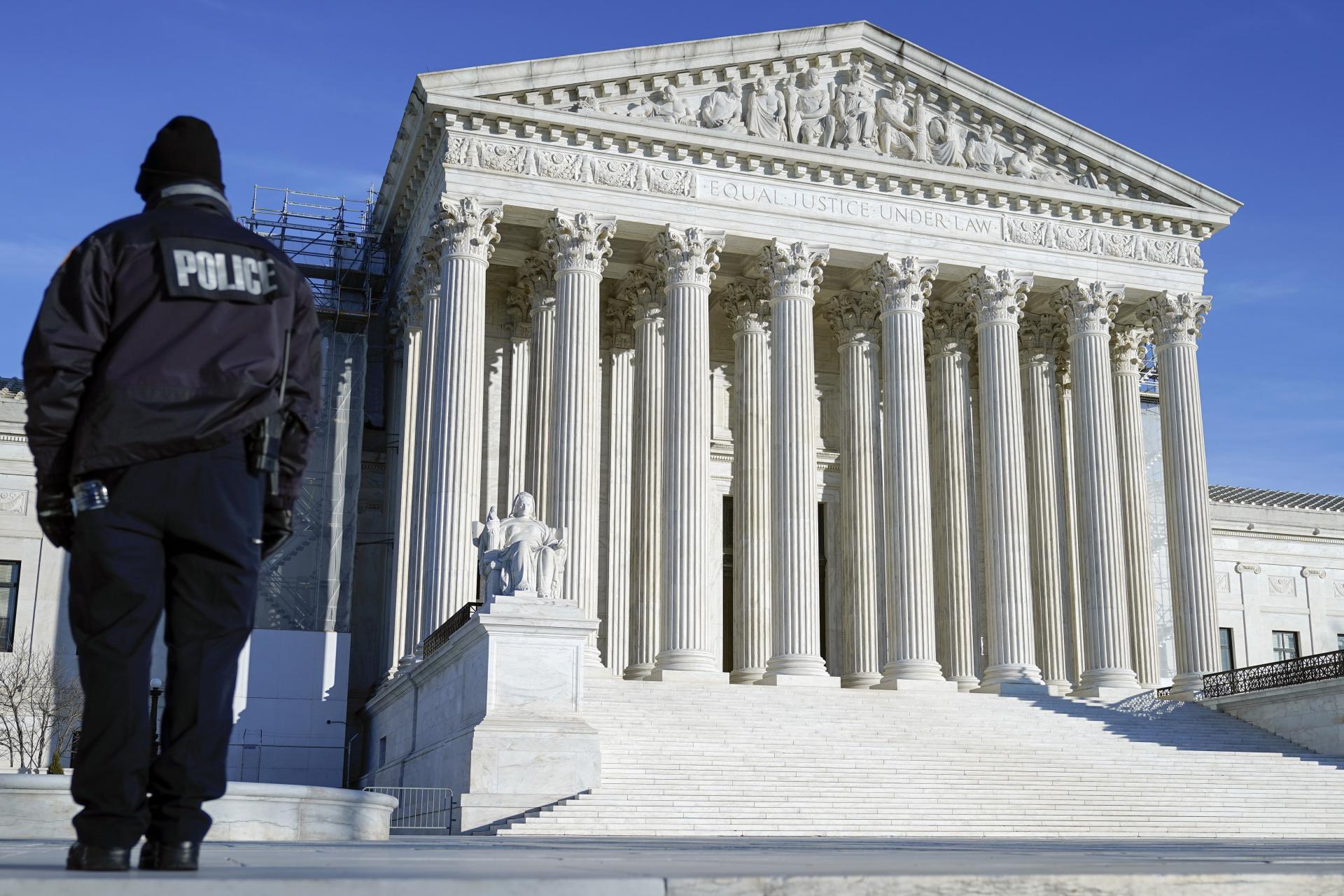 Sudkyňa v USA uznala vinu pätice, ktorá podľa úradov spustila vpád do Kapitolu