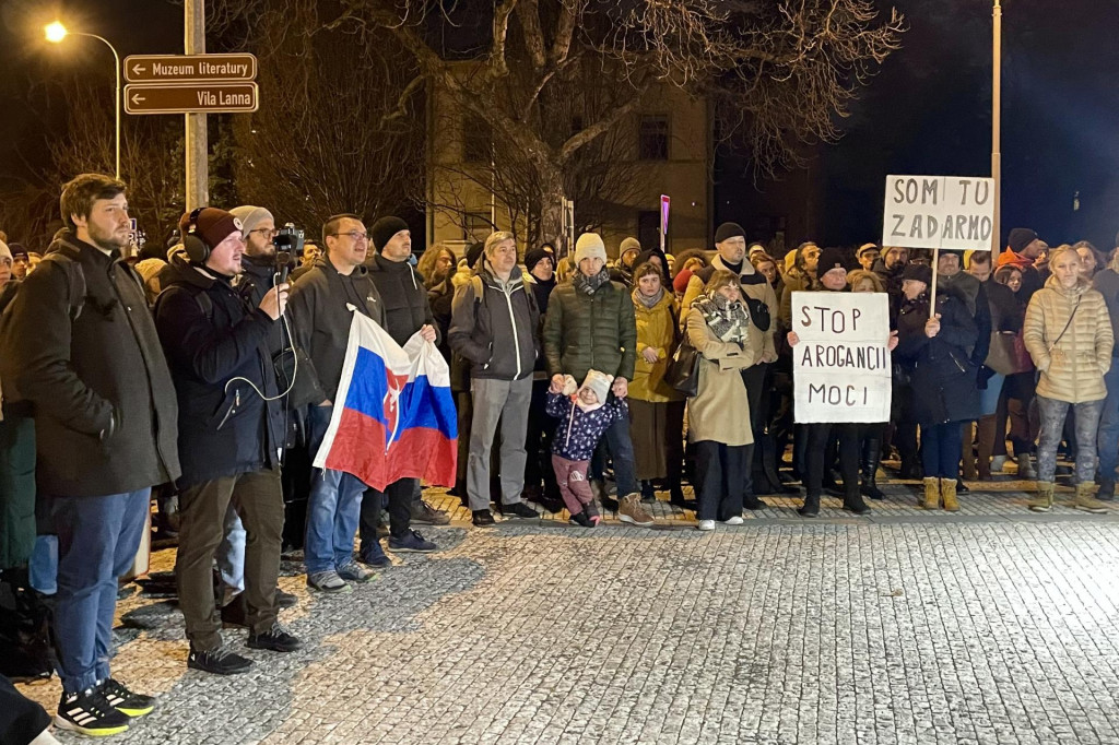 Za spravodlivé Slovensko demonštrujú súbežne aj naši krajania v Prahe. FOTO: TASR/B. Vizváryová