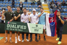 Radosť našich tenistov po postupe na finálový turnaj tohtoročného Davis Cupu bola obrovská. FOTO: TASR/M. Baumann