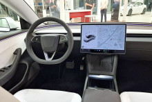 Modernizovaný elektromobil Tesla Model 3.