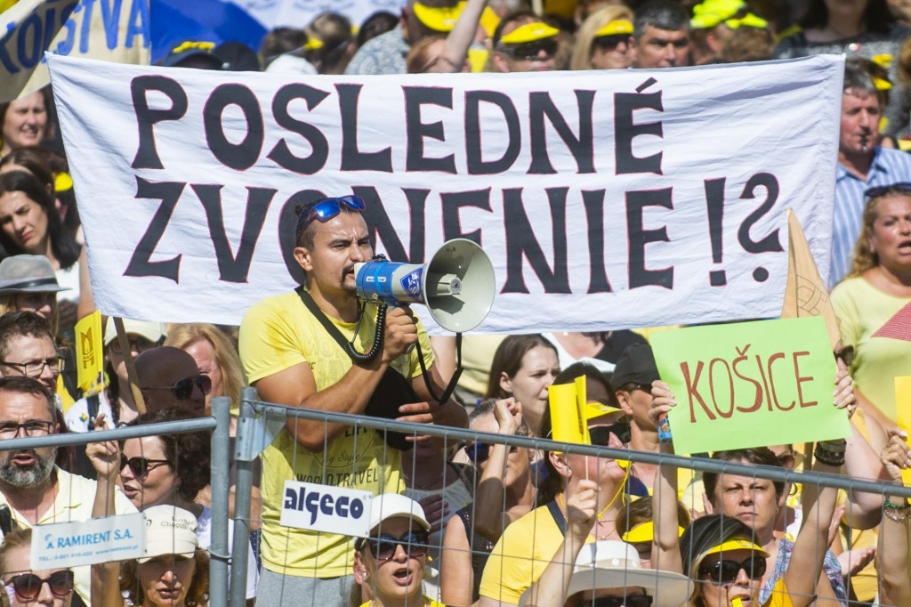 Na snímke účastníci protestu Odborového zväzu pracovníkov školstva a vedy na Slovensku v roku 2022.