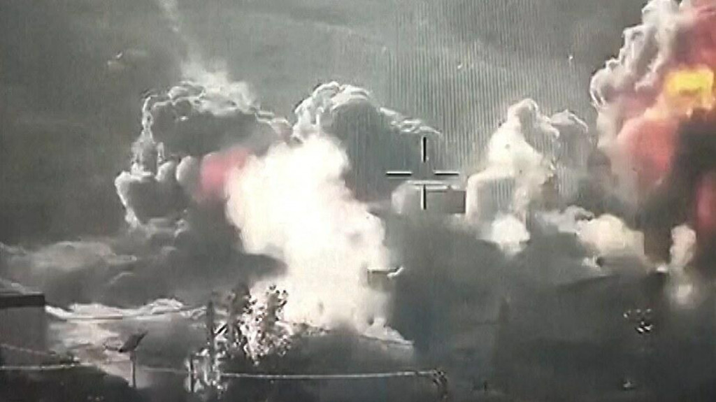 Izraelsk&aacute; arm&aacute;da zverejnila z&aacute;bery z &uacute;deru proti Hizball&aacute;hu v Libanone. FOTO: TASR/AP