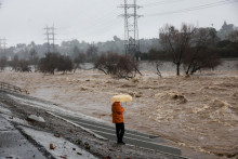 Rieka Los Angeles počas silných dažďov v Los Angeles v Kalifornii. FOTO: Reuters