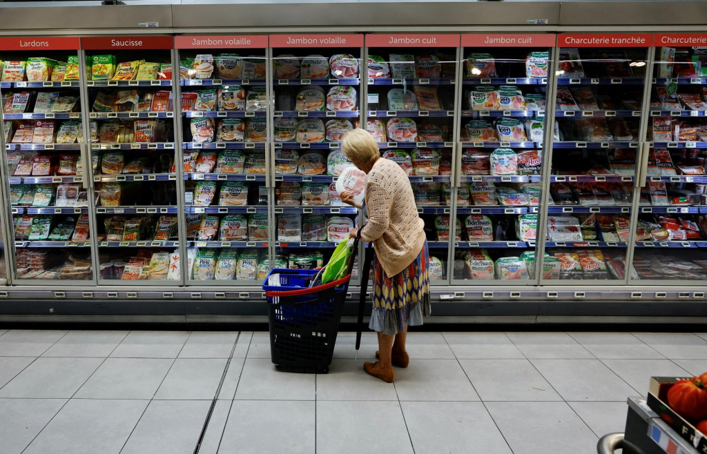 Ľudia minulý rok nakupovali menej. FOTO: Reuters