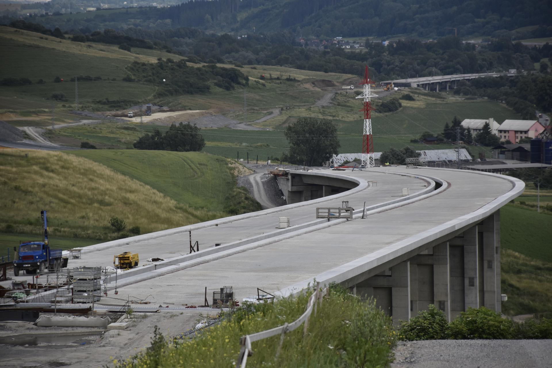 Ráž chce urýchliť poslednú časť diaľnice z Bratislavy do Košíc. Zvažuje staré riešenie pre tunel Havran