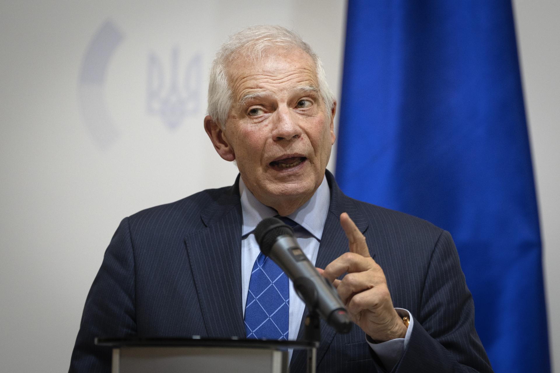 Šéf európskej diplomacie Borrell sľúbil Kyjevu viac ako milión nábojov do konca roka, informujú médiá