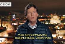 Tucker Carlson hovorí o svojom rozhovore s ruským prezidentom Vladimirom Putinom v Moskve. FOTO: REUTERS