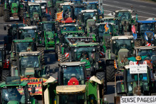 Protest španielskych farmárov v Barcelone. FOTO: REUTERS
