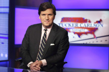 Tucker Carlson, moderátor relácie ”Tucker Carlson Tonight”. FOTO: TASR/AP