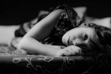 Žena ležiaca na posteli FOTO: Flickr