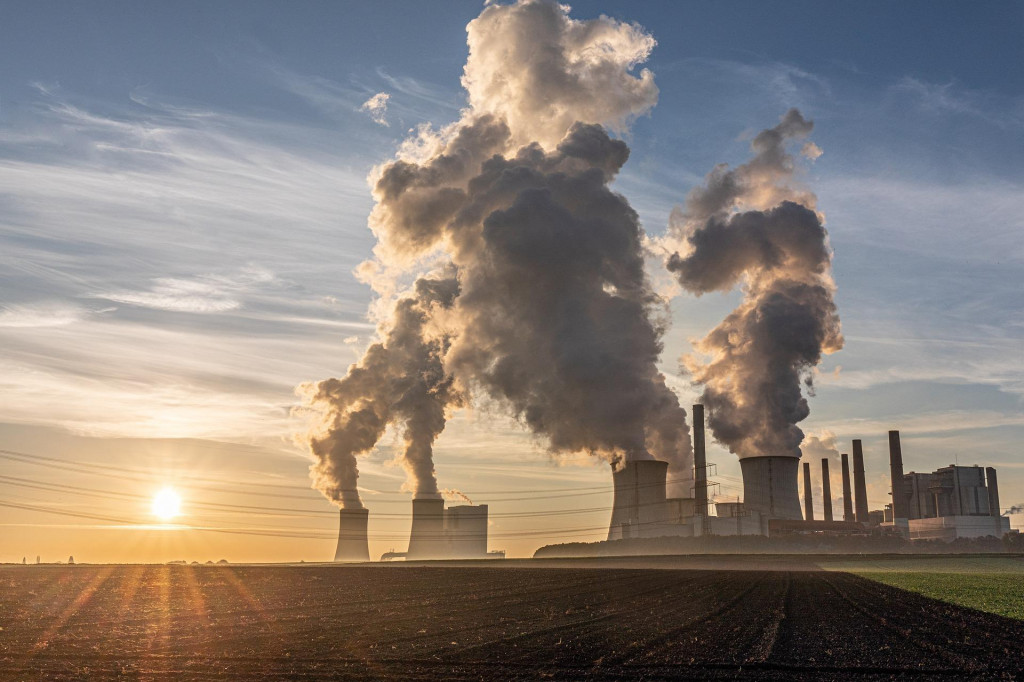Podľa odborníkov k poklesu výroby elektriny z fosílnych palív prispel aj klesajúci dopyt po elektrine. FOTO: Pixabay