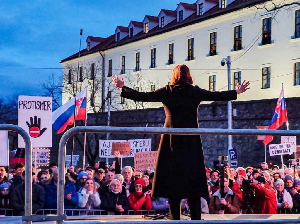 Protest pred N&aacute;rodnou radou. FOTO: HN/Tom&aacute;&scaron; Susko