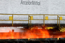 Logo oceliarne ArcelorMittal. FOTO: Reuters