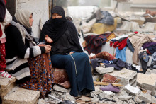 Ped bojmi sa v meste Rafáh uchýlilo mnoho civilistov. FOTO: Reuters