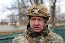 Oleksandr Pavľuk nav&scaron;t&iacute;vil bojov&eacute; poz&iacute;cie ukrajinsk&yacute;ch ozbrojen&yacute;ch s&iacute;l neďaleko obce Bohdanivka v Doneckej oblasti. FOTO: Reuters