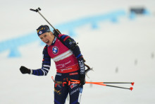 Francúzska biatlonistka Julia Simonová sa raduje z víťazstva v stíhačke žien na 10 km na MS v Novom Meste na Morave. FOTO: TASR/AP
