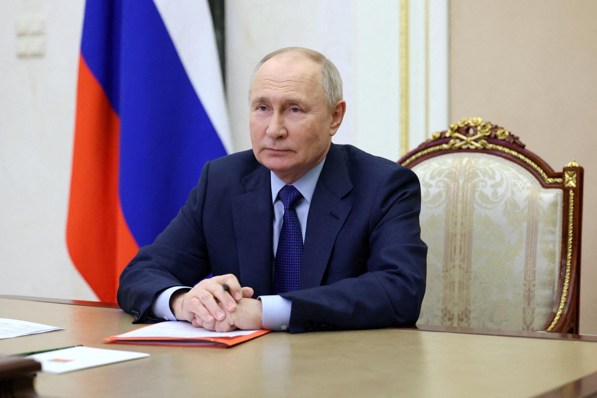 Pešo sa vydal do Moskvy, aby vyhnal Putina. Jakutský šaman zostáva na psychiatrii
