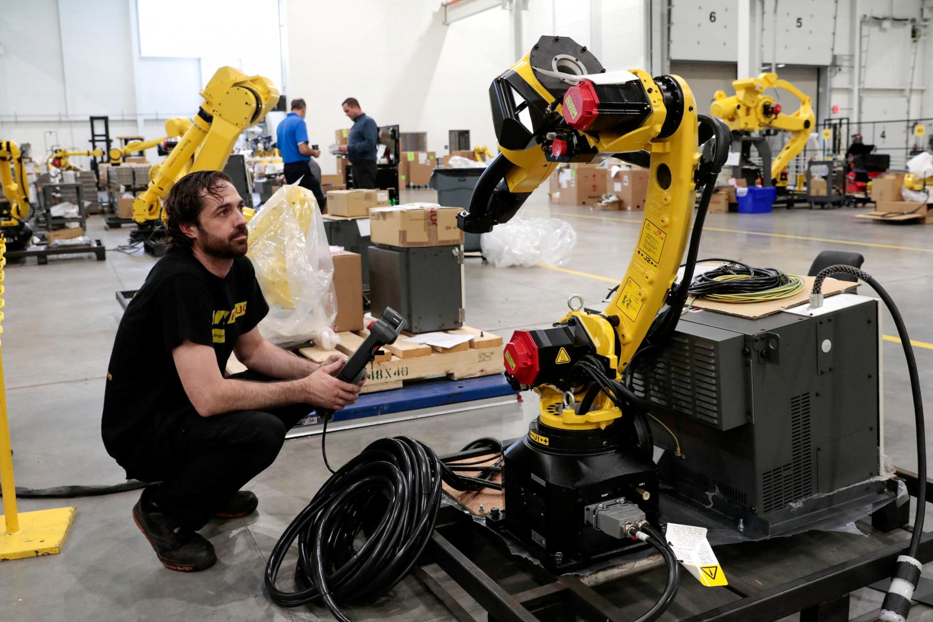 Dopyt po robotoch v Severnej Amerike padol v minulom roku takmer o tretinu. Ide o prvý pokles za päť rokov
