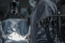 Chirurgický robot zlyhal, následkom čoho pacientka zomrela