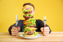 Pri každej ďalšej dennej porcii ultraspracovaného jedla sa riziko úmrtnosti relatívne zvýšilo o 18 percent.

FOTO: Shutterstock