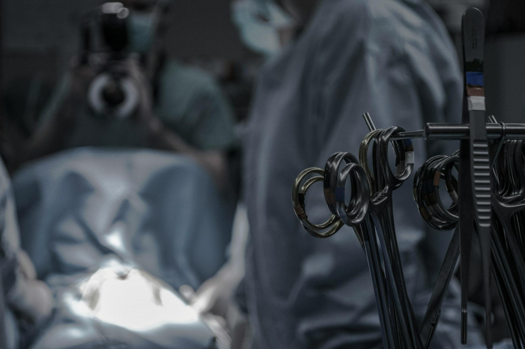 Chirurgický robot zlyhal, následkom čoho pacientka zomrela