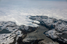 Okraj ľadovej pokrývky nachádzajúcej sa južne od mesta Ilulissat v Grónsku. FOTO: Reuters