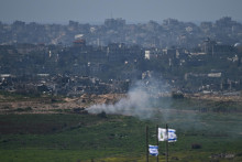 Izraelský tank operuje v Gaze. FOTO: Reuters