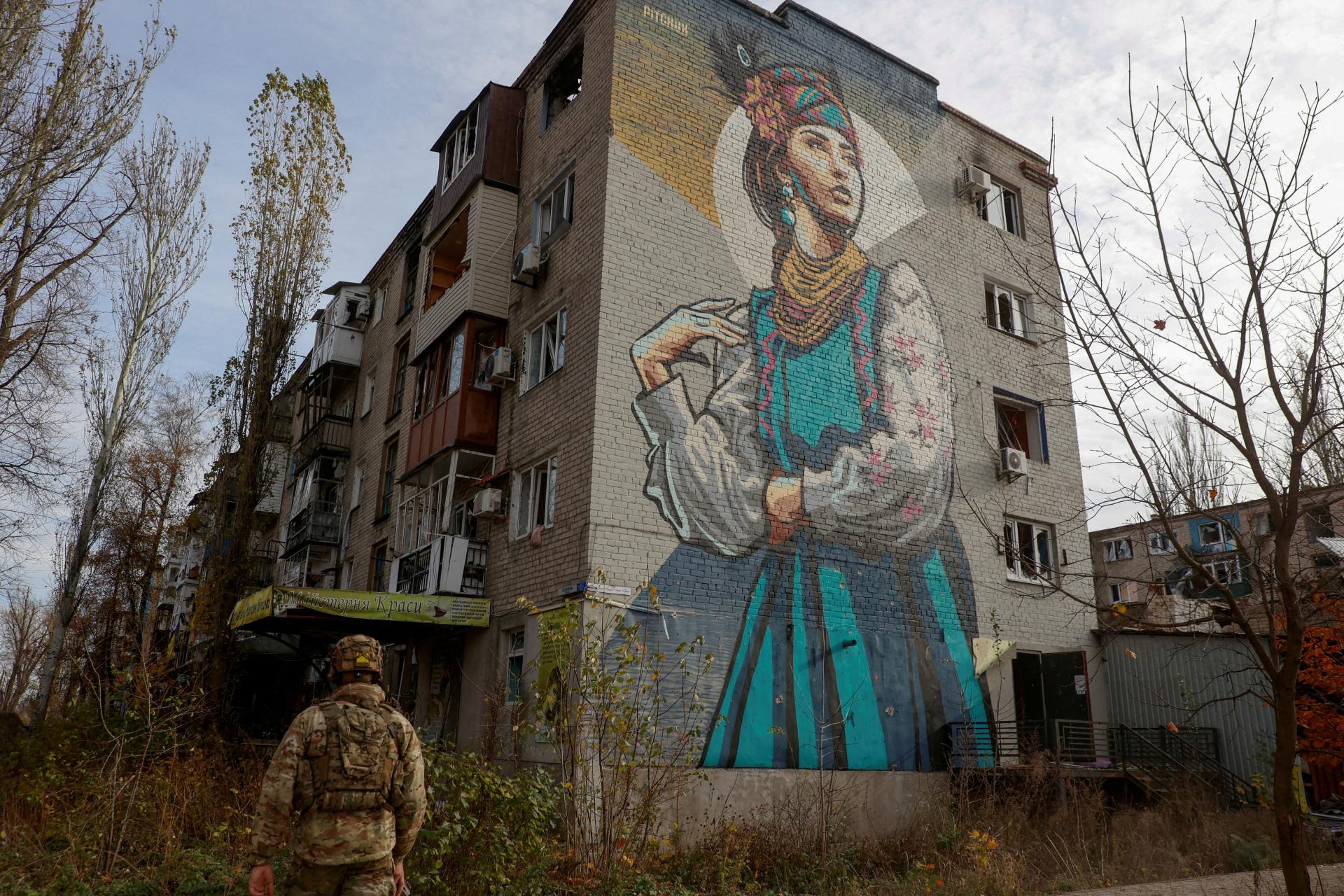 Ukrajinskí vojaci sa stiahli z juhovýchodu Avdijivky. Ušetríme ľudí a nepriateľovi to nepomôže, tvrdí generál 