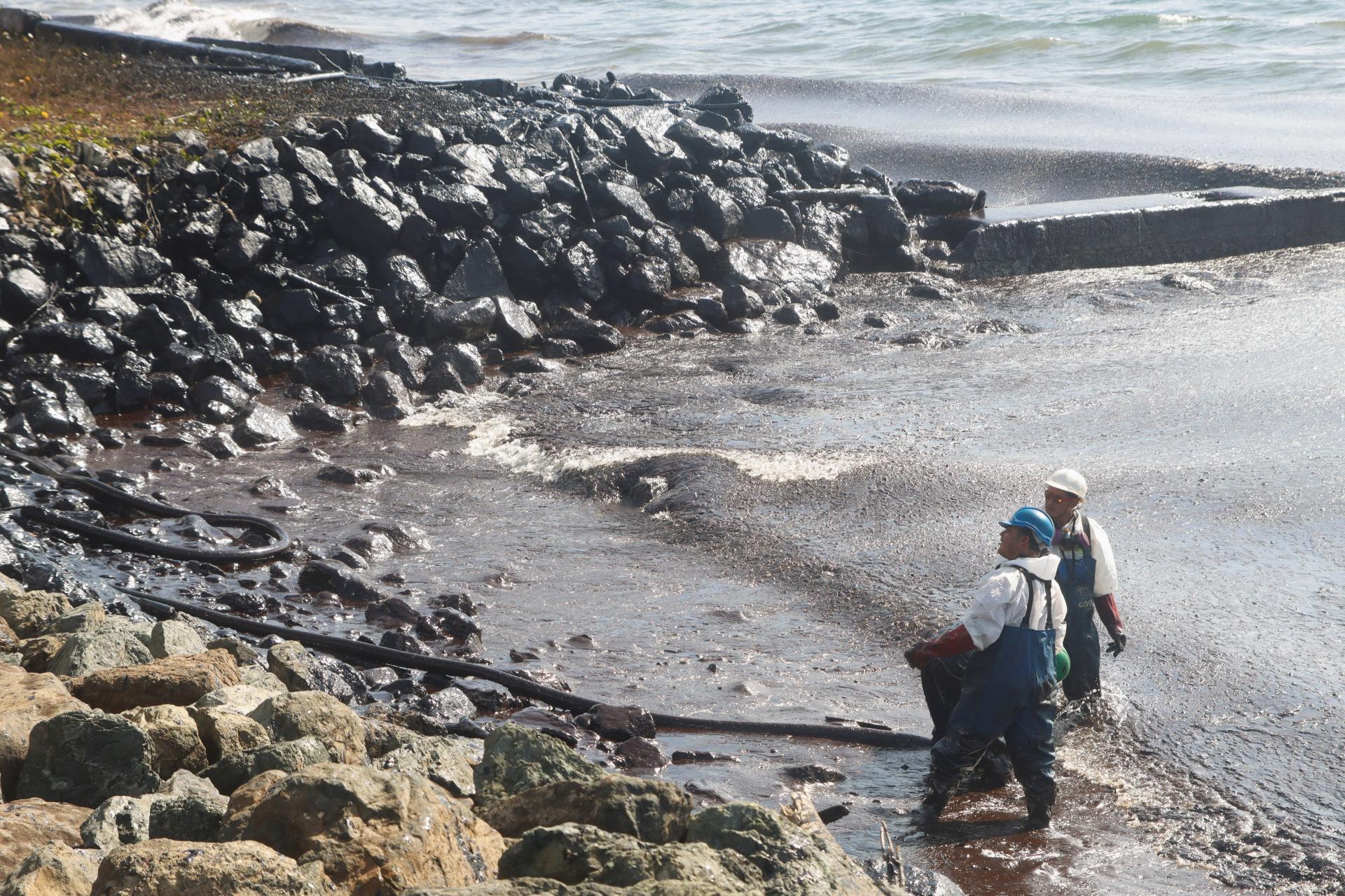Ropná škvrna z lode potopenej pri Tobage zamorila karibskú oblasť. Šíri sa rekordnou rýchlosťou