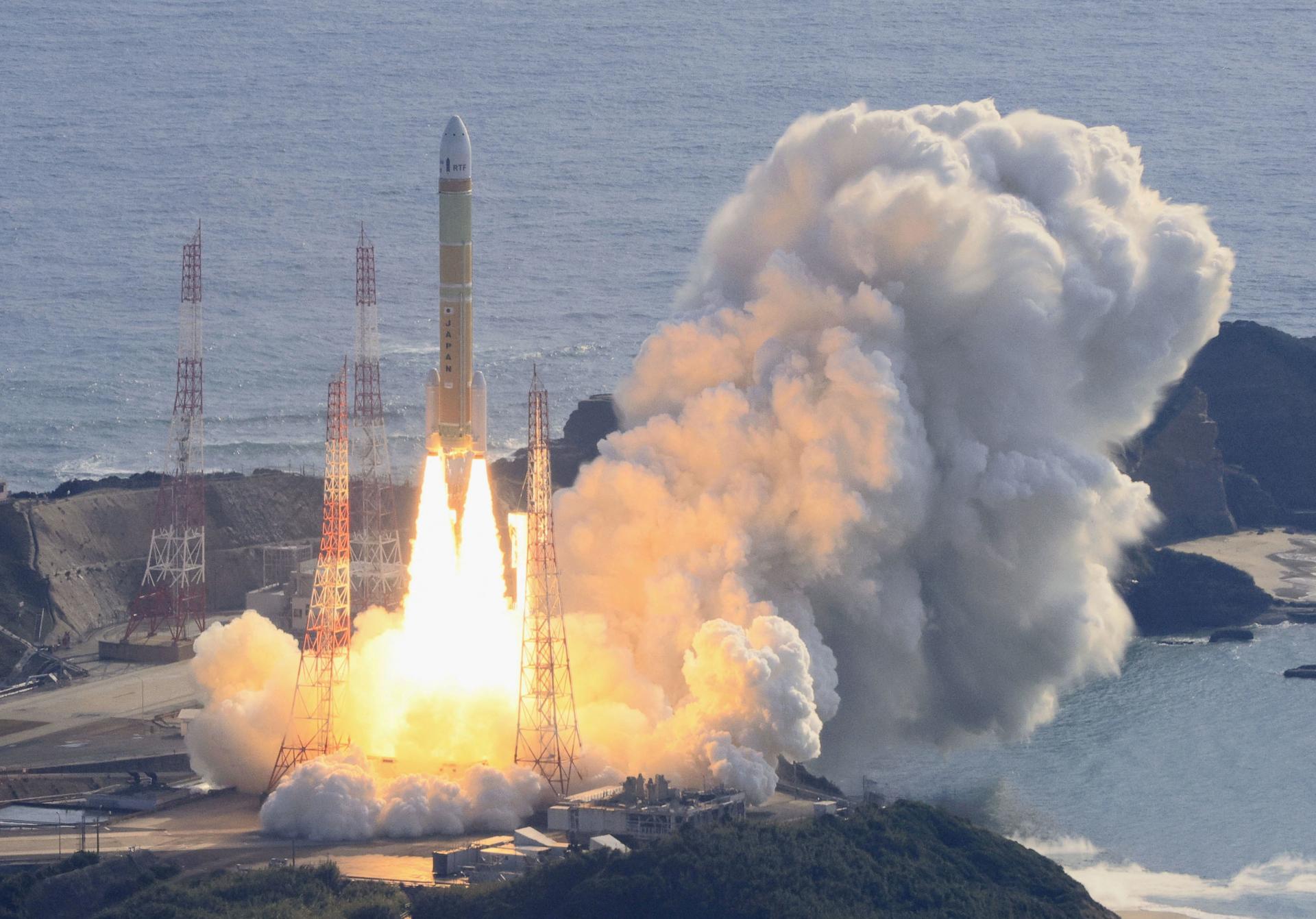 Japonská raketa vyniesla na obežnú dráhu dva satelity, vlani sa jej test nepodaril