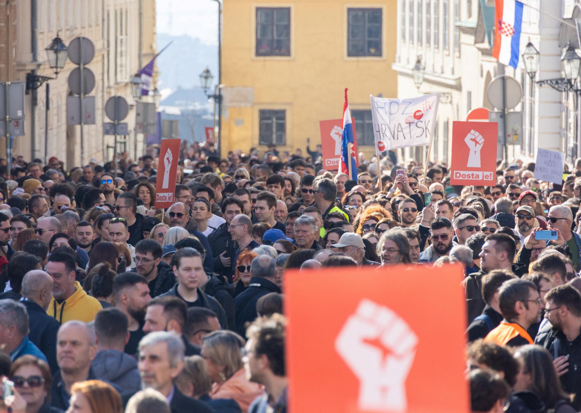 Chorváti demonštrovali proti vláde a korupcii, opozícia žiada predčasné voľby 