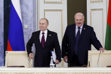 Najvernejším spojencom Vladimira Putina je Alexander Lukašenko. FOTO: TASR/AP
