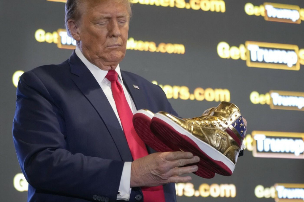 Donald Trump predstavil vlastné tenisky