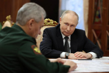 Ruský prezident Vladimir Putin a ruský minister obrany Sergej Šojgu. FOTO: REUTERS
