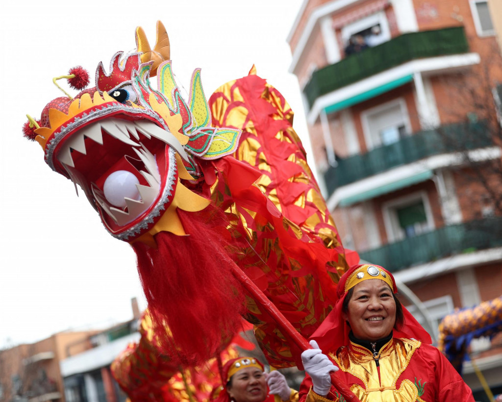 Číňania oslavujú príchod lunárneho nového roka. Rok 2024 je rokom Draka. FOTO: REUTERS