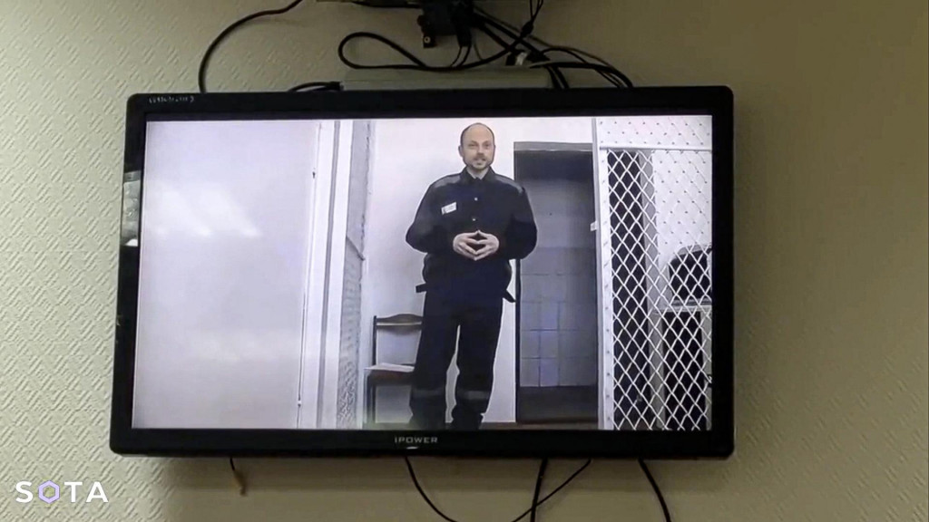 Ruský opozičný aktivista Vladimir Kara-Murza na videozázname zo sibírskej trestaneckej kolónie. FOTO: TASR/AP