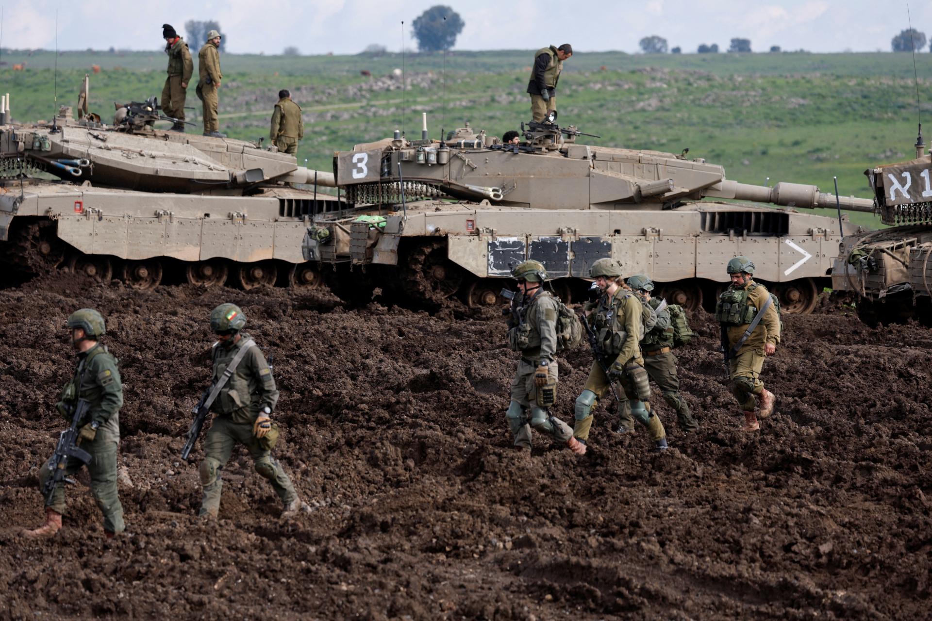 Izraelčania chcú preťať Pásmo Gazy na dve časti, stavajú tam vojenskú cestu. Čo na to spojenec z USA?