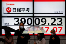 Japonský akciový index Nikkei 225 prekonal historické maximum po viac ako 34 rokoch. FOTO: REUTERS